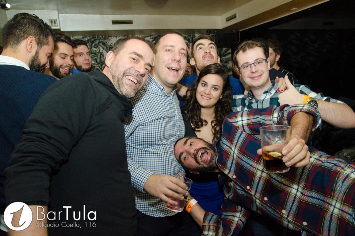 Grupo de gente en el Bar Tula